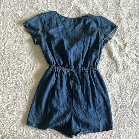 Abercrombie & Fitch Blue Chambray Tie Front Denim Romper - Picture 4 of 4